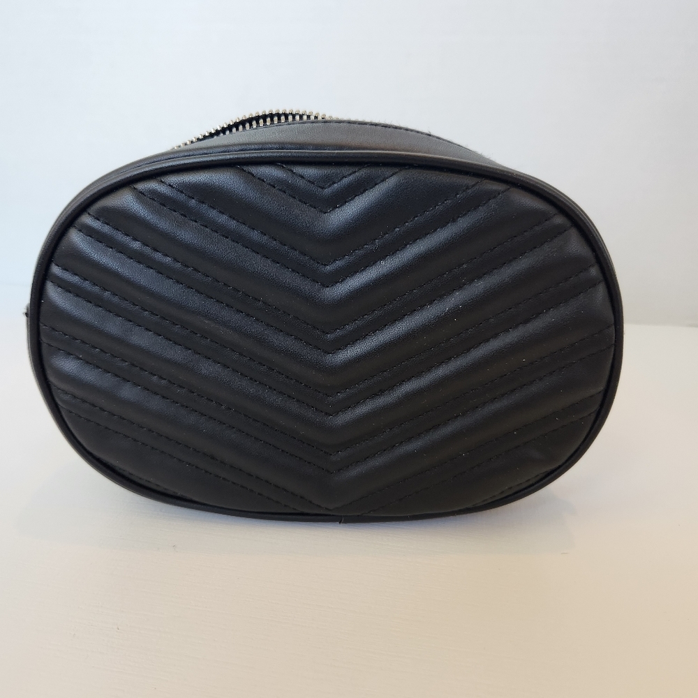 Black fanny pack with adjustable strap - Picture 1 of 7